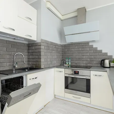 9 Maja Bright By Bookinghost * Štetín