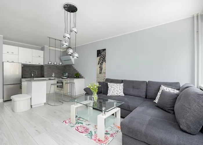 9 Maja Bright By Bookinghost